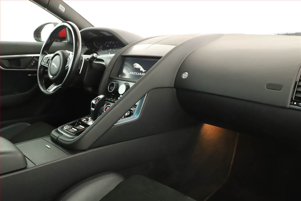 Jaguar F-TYPE - 8