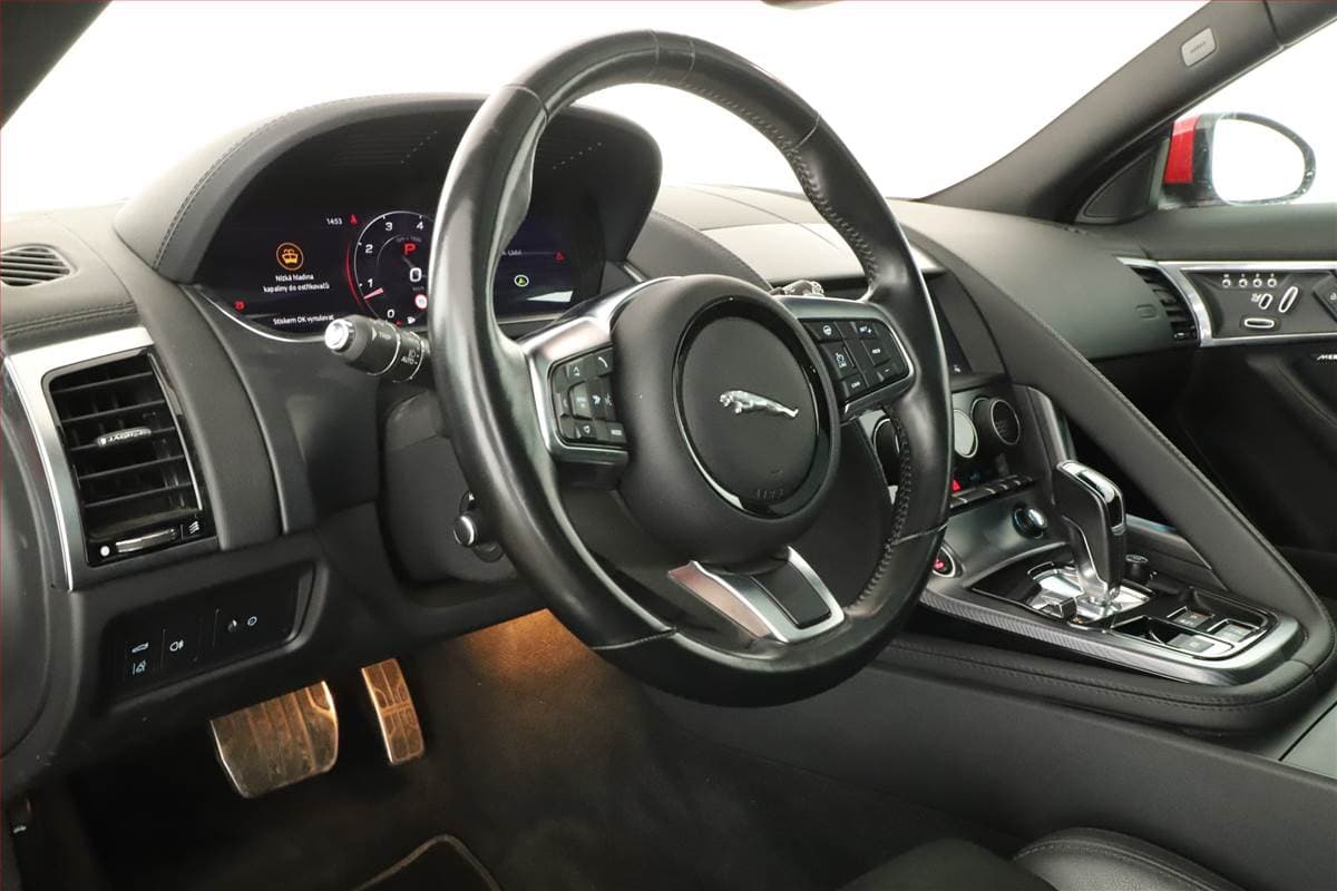 Jaguar F-TYPE - 7