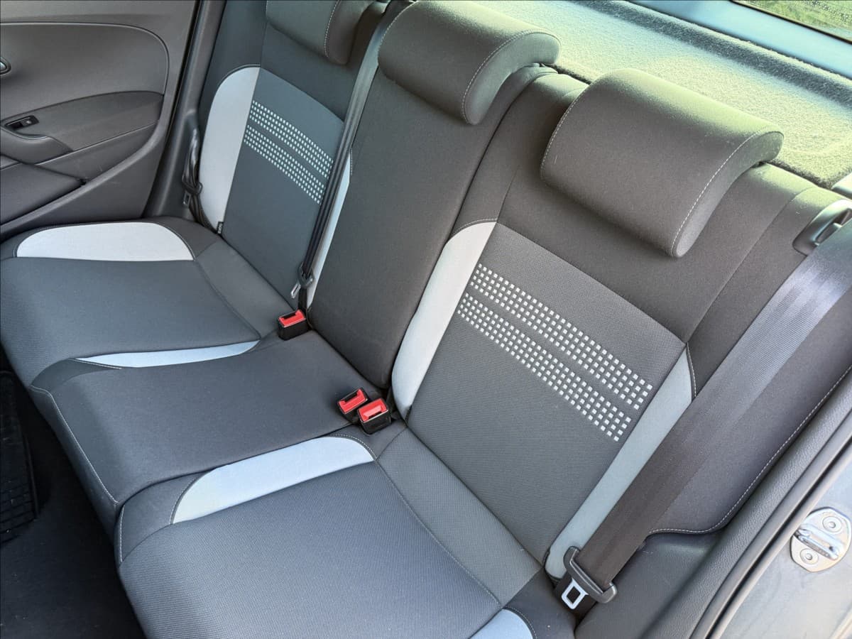 2013 Volkswagen POLO - 11