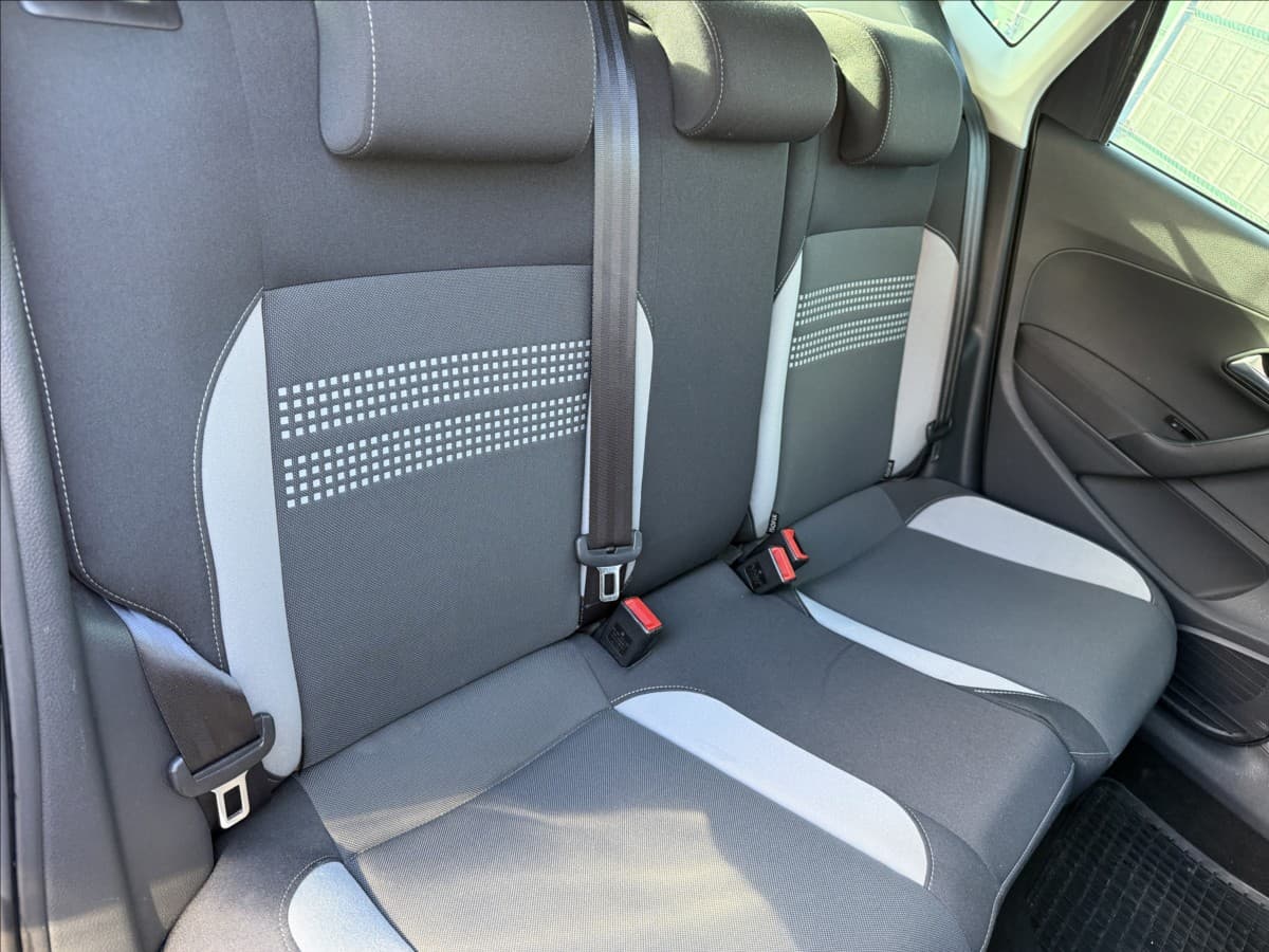 2013 Volkswagen POLO - 12
