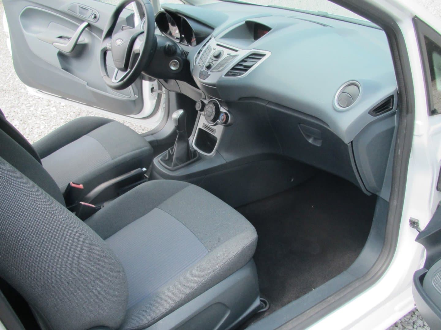 2011 Ford FIESTA - 11