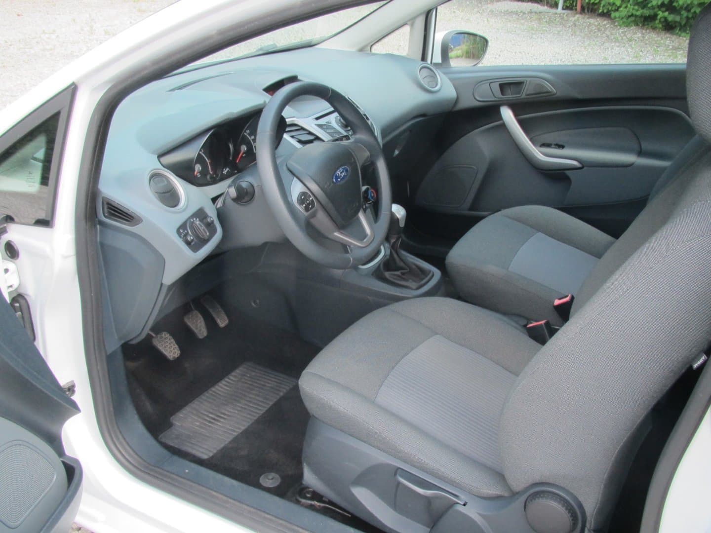2011 Ford FIESTA - 9