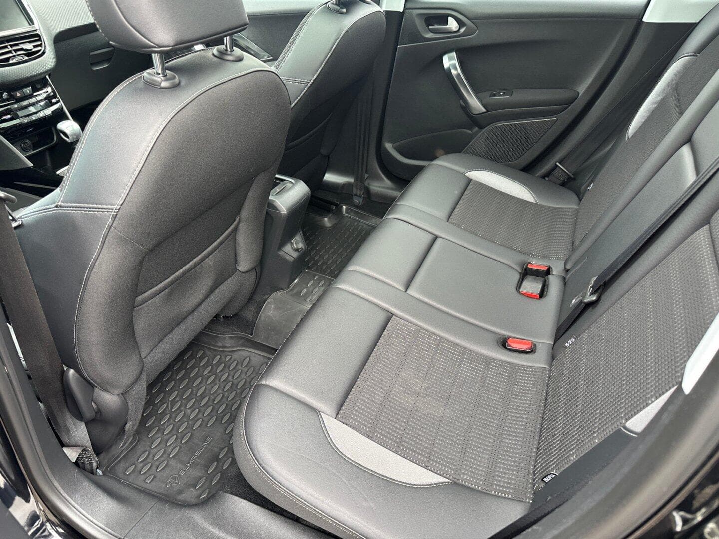 Peugeot 2008 - 11