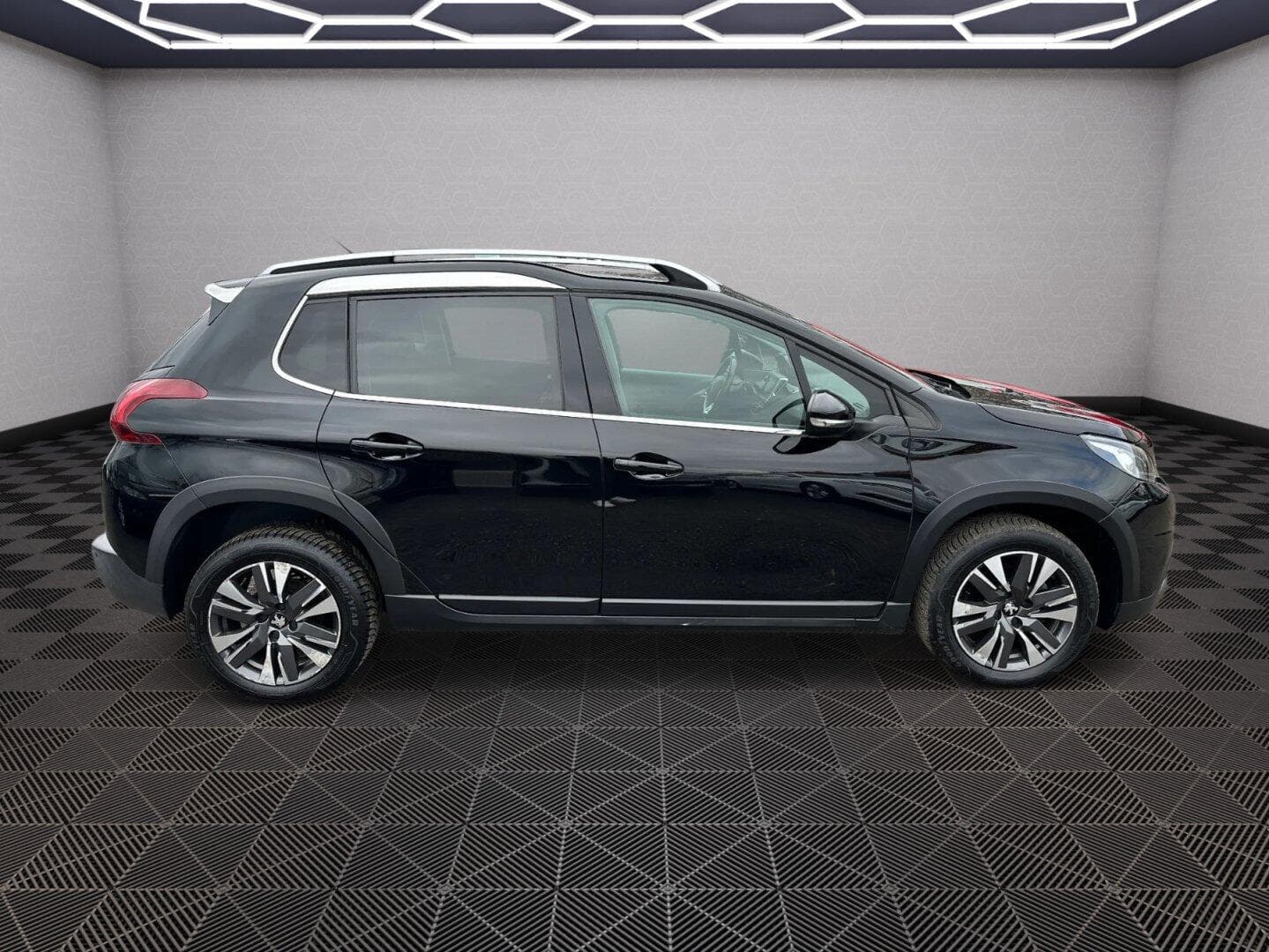Peugeot 2008 - 8