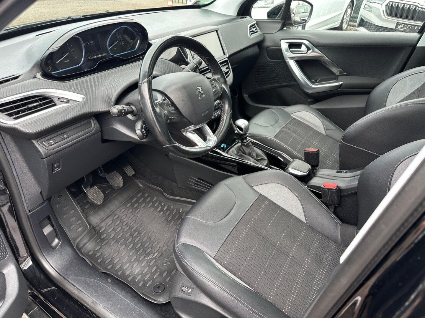 Peugeot 2008 - 9