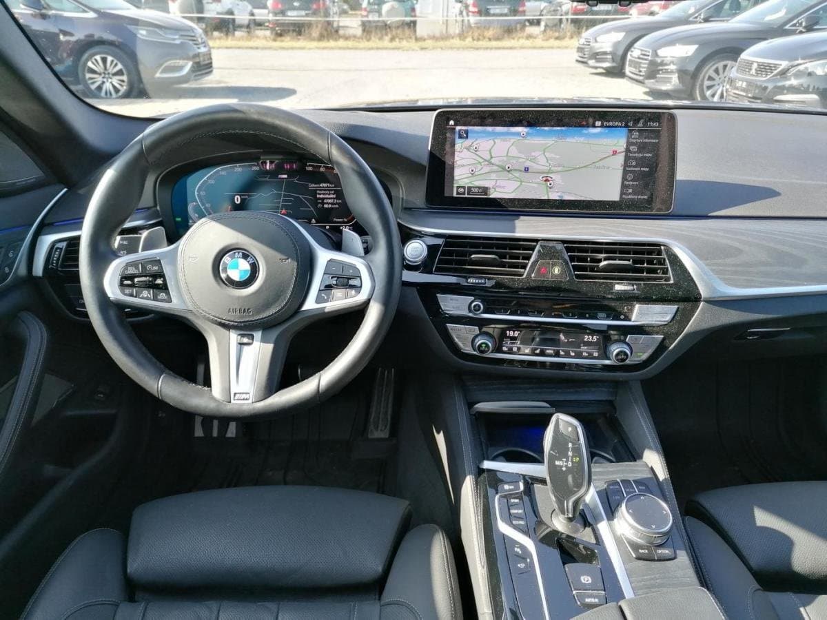 BMW 5-Series - 9