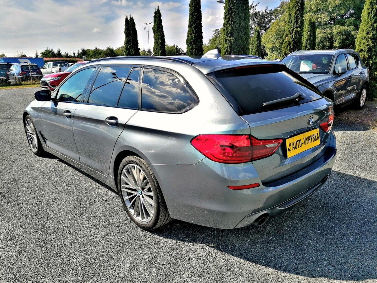 BMW 5-Series - 9