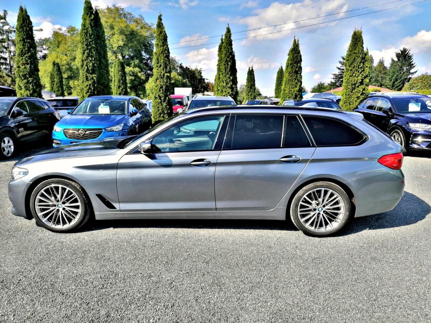 BMW 5-Series - 11