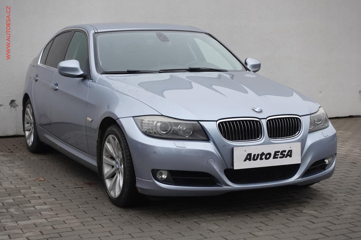 BMW Řada 3 3.0i 330 Xi, AT, navi, bixen