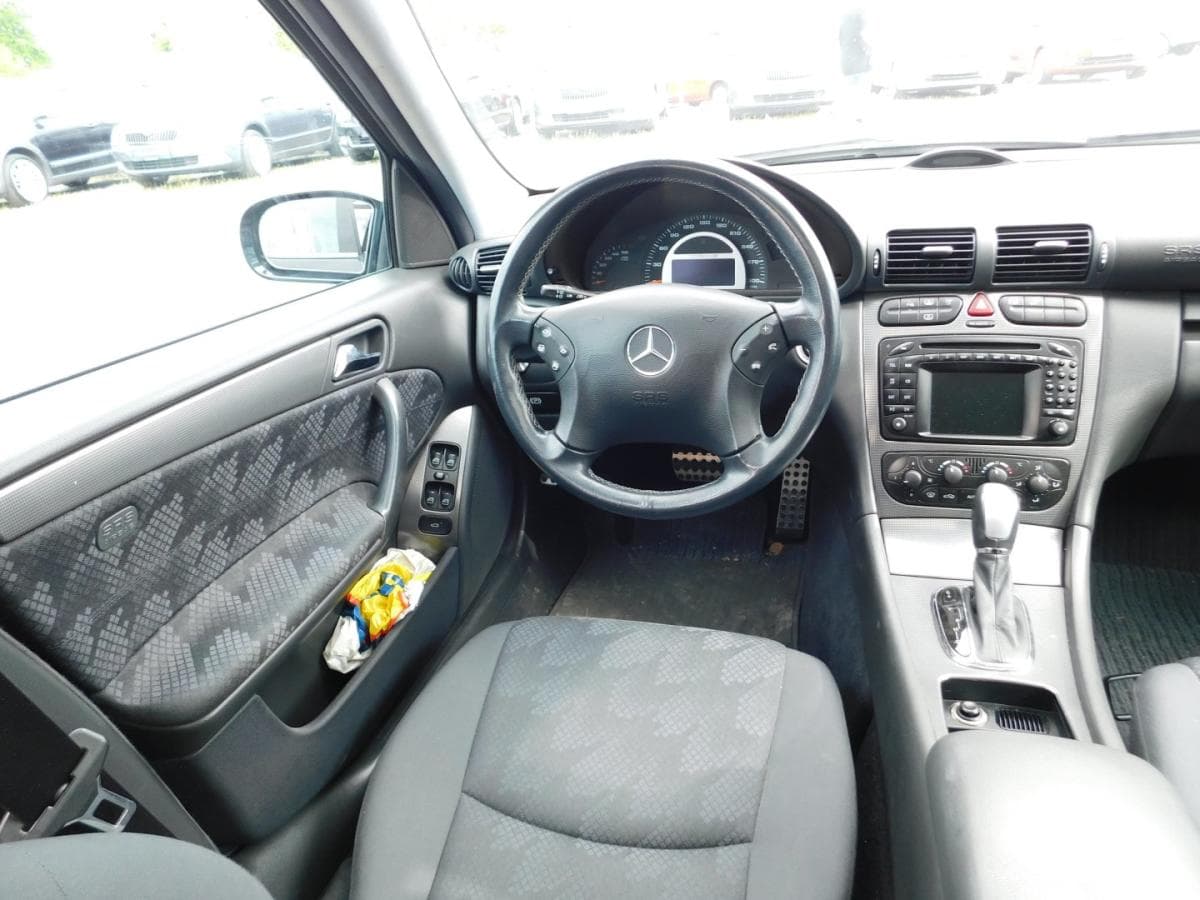Mercedes-Benz C-Class - 8