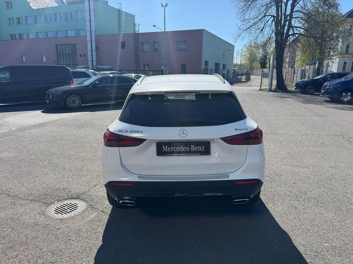 Mercedes-Benz GLA - 4