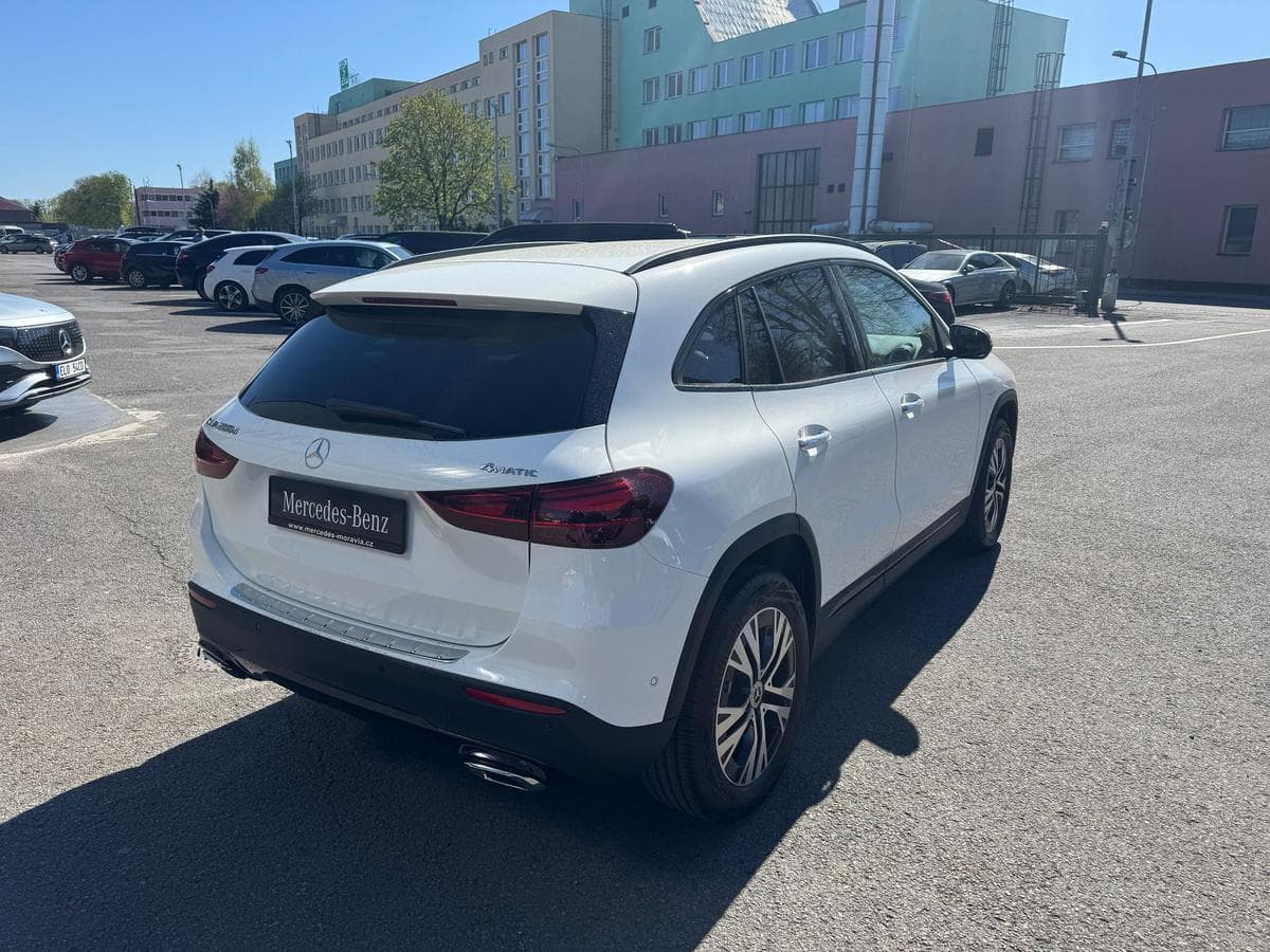 Mercedes-Benz GLA - 5