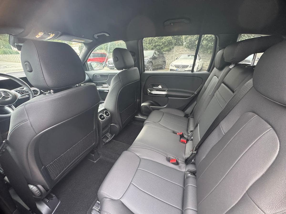 Mercedes-Benz GLB - 12
