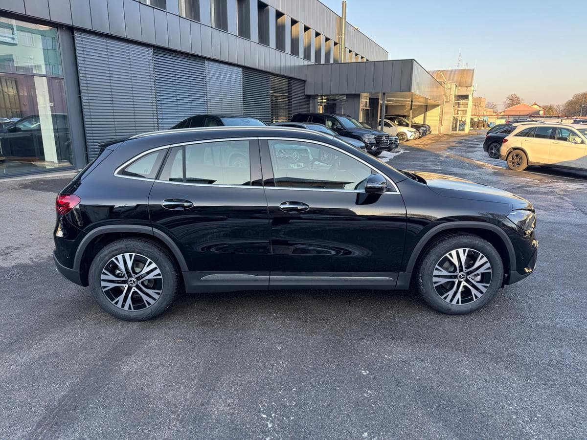 Mercedes-Benz GLA - 8