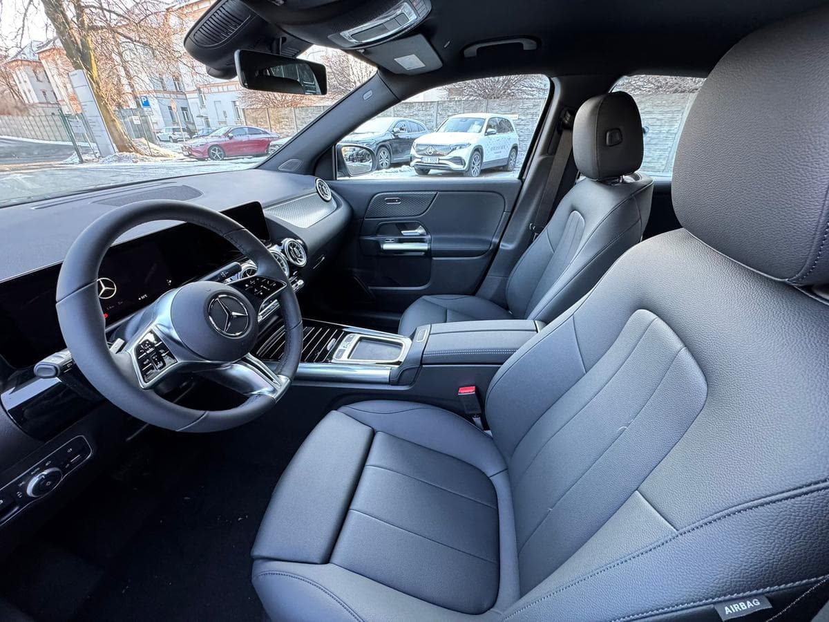 Mercedes-Benz GLA - 10