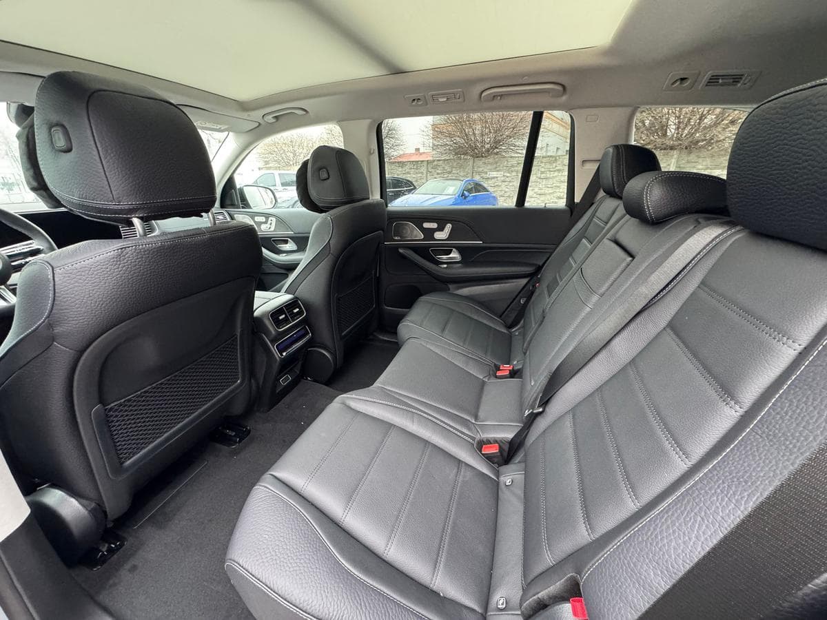 Mercedes-Benz GLS - 12