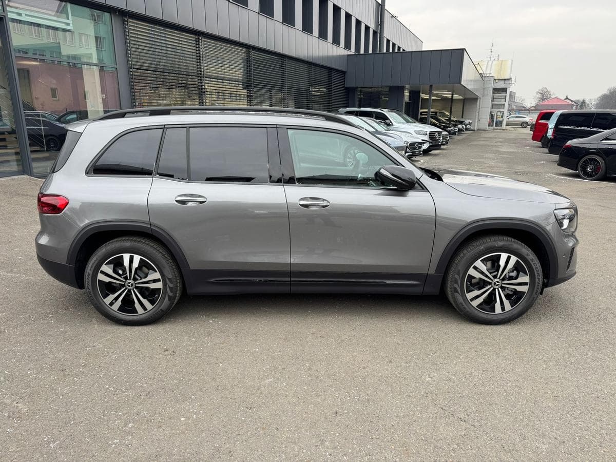 Mercedes-Benz GLB - 8