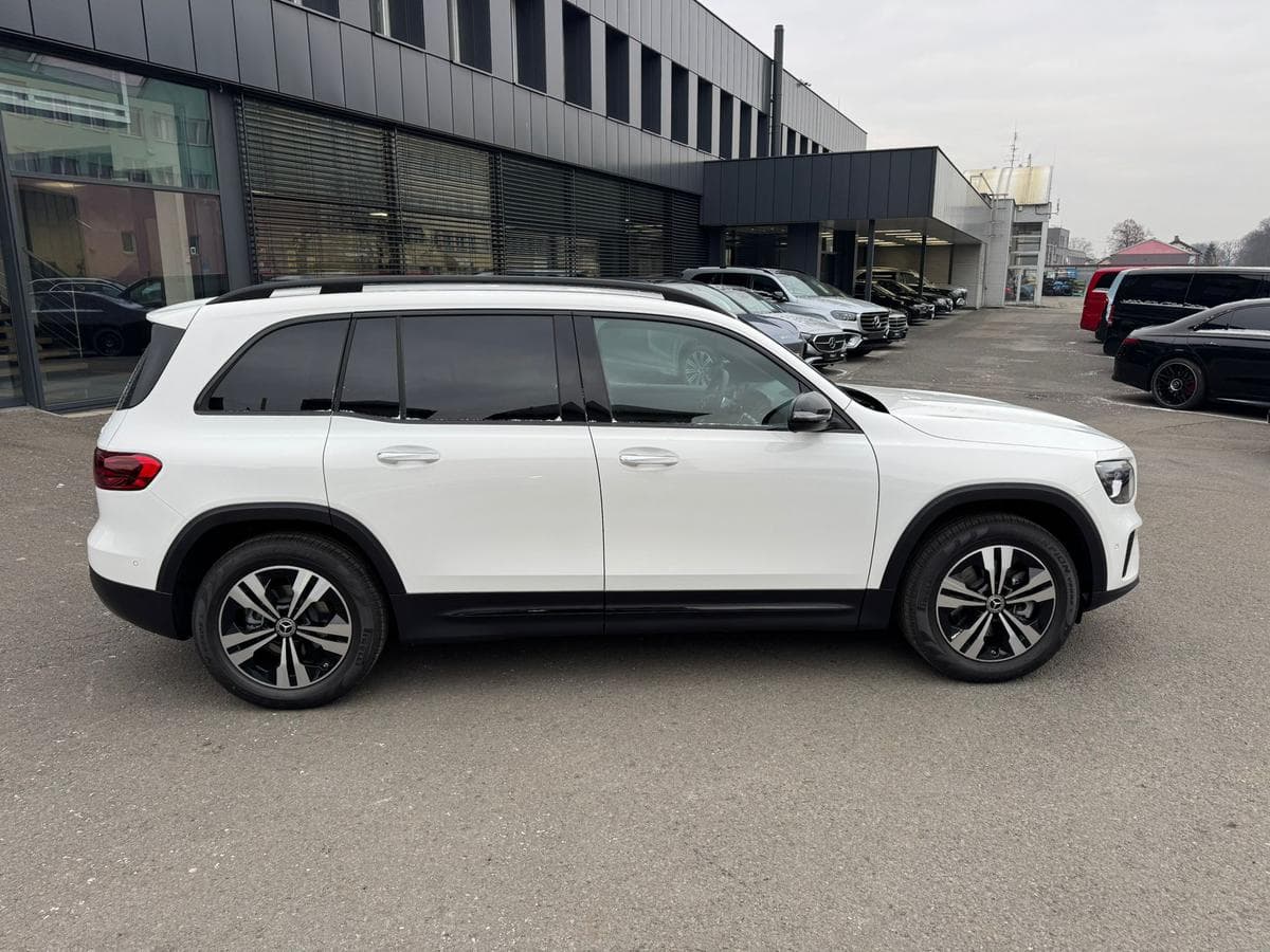 Mercedes-Benz GLB - 8