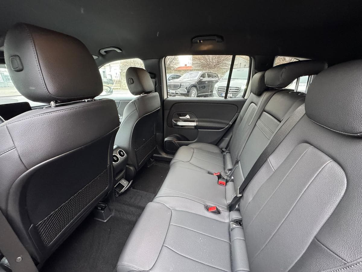 Mercedes-Benz GLB - 12