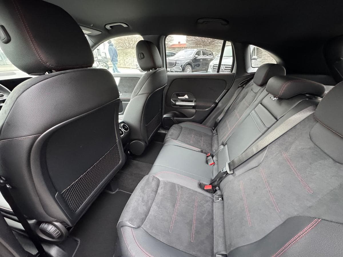 Mercedes-Benz GLA - 12