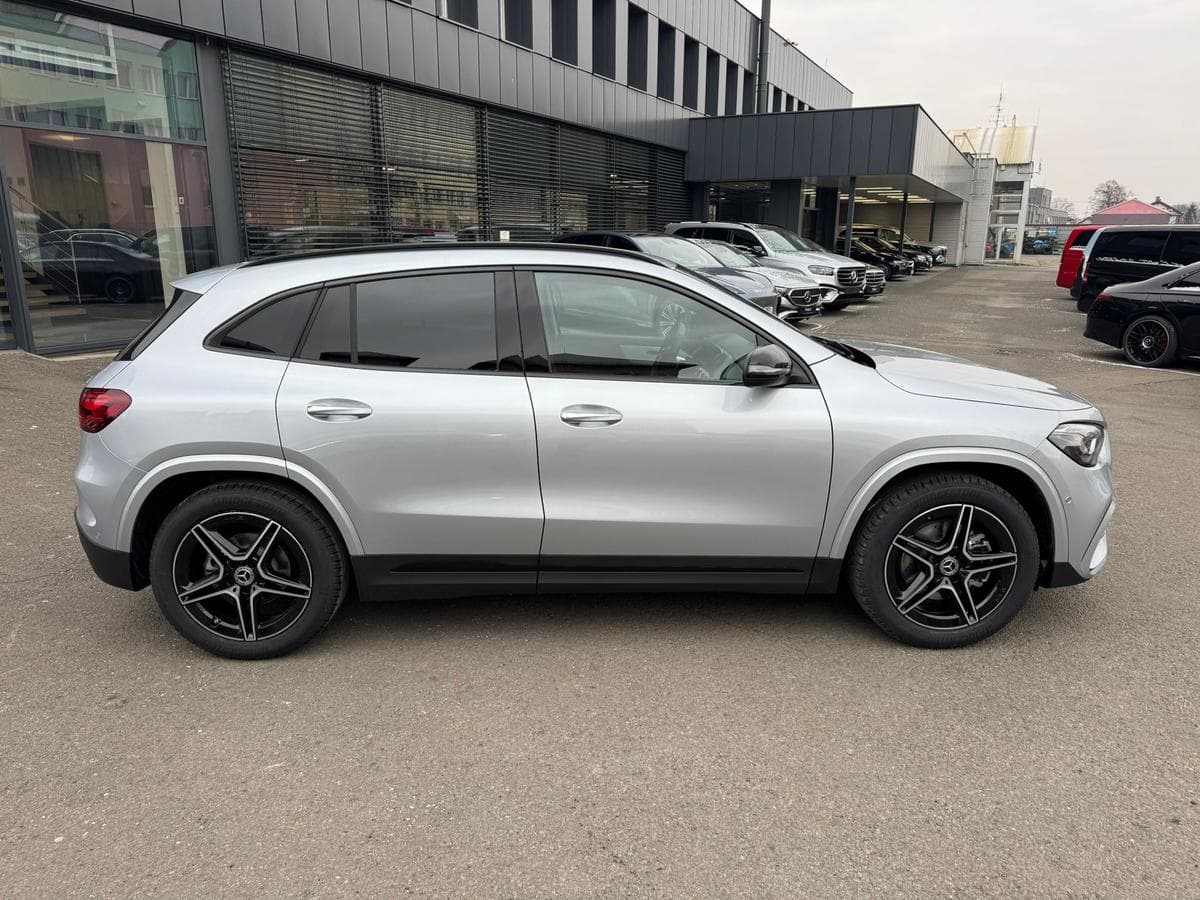 Mercedes-Benz GLA - 8