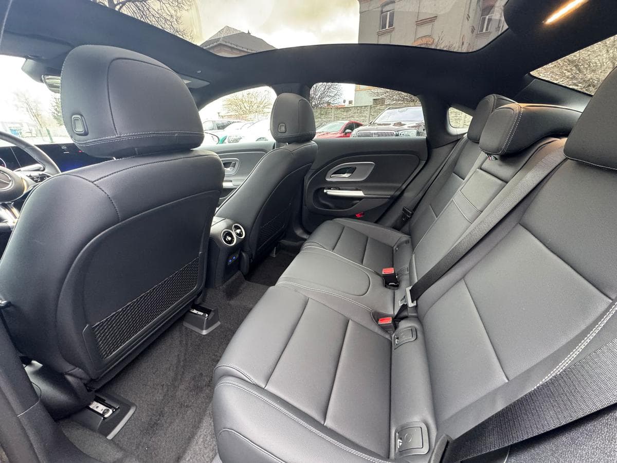 Mercedes-Benz CLA - 12