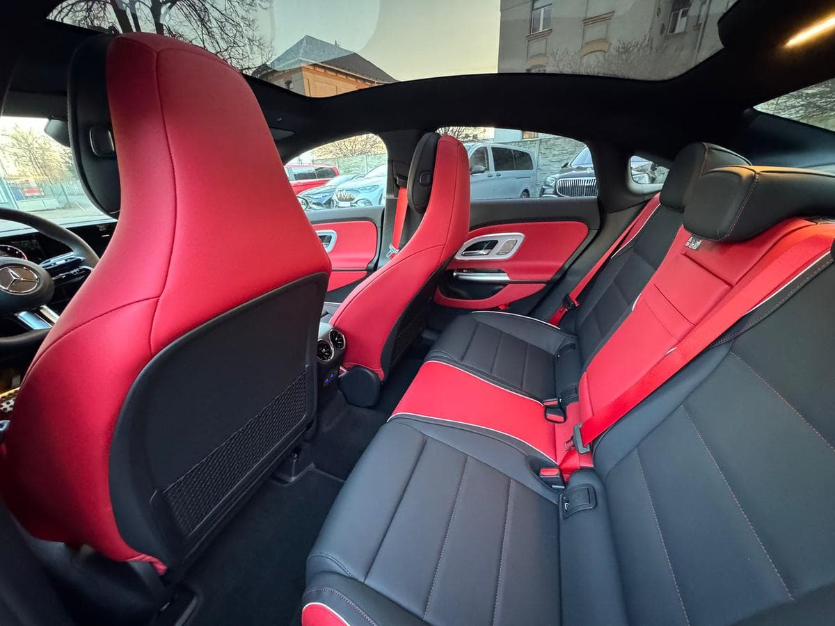 Mercedes-Benz CLA - 12
