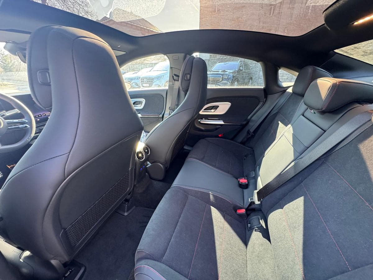 Mercedes-Benz CLA - 12
