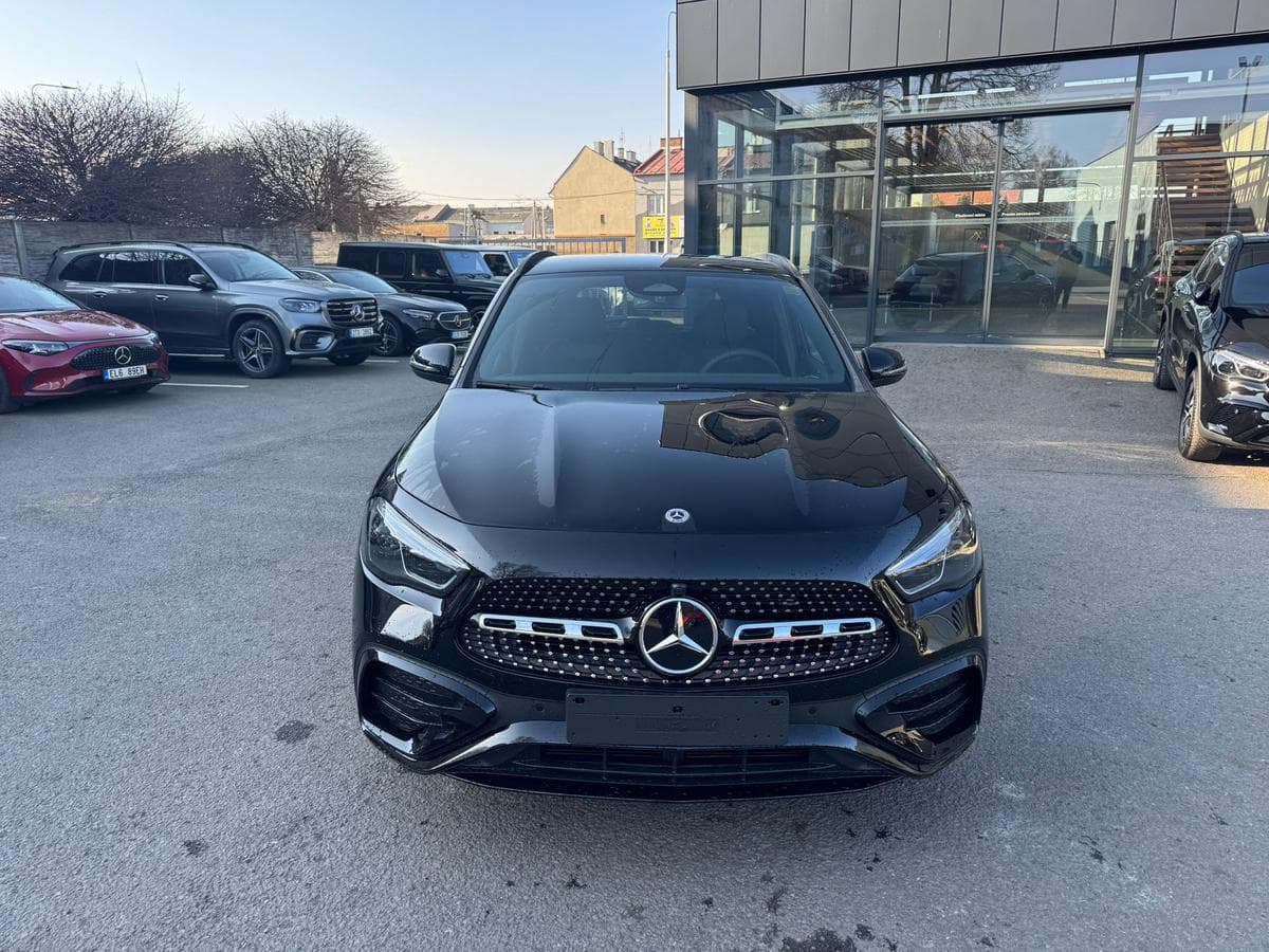 Mercedes-Benz GLA - 2