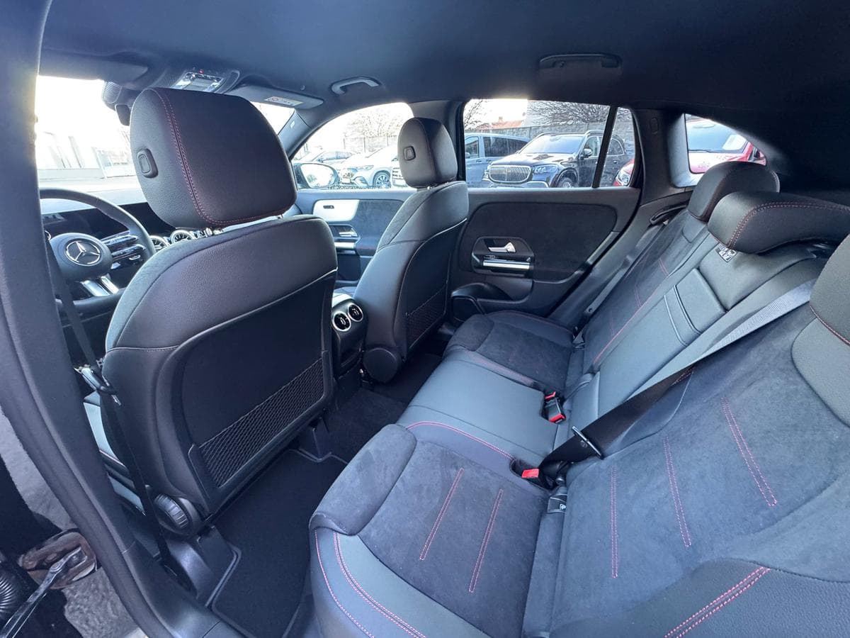 Mercedes-Benz GLA - 12
