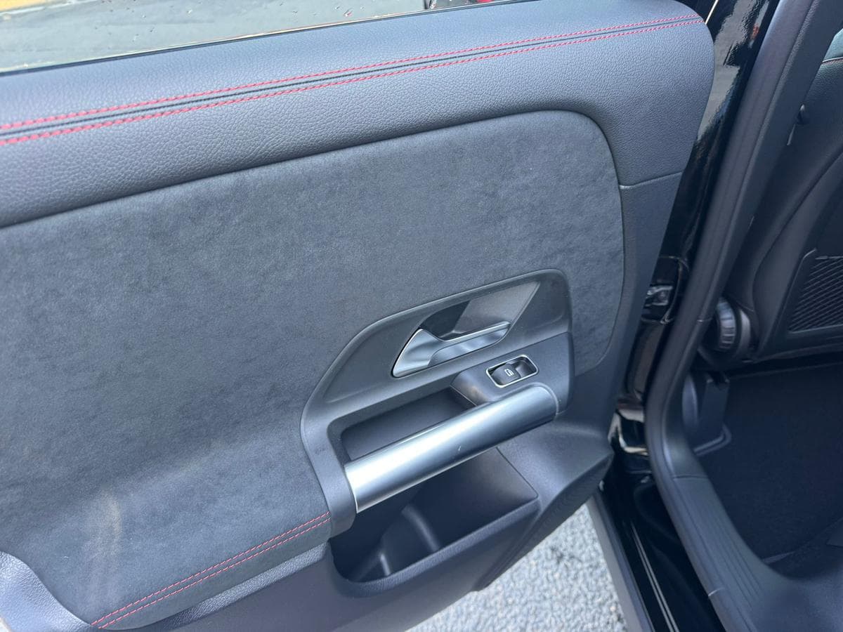 Mercedes-Benz GLA - 11
