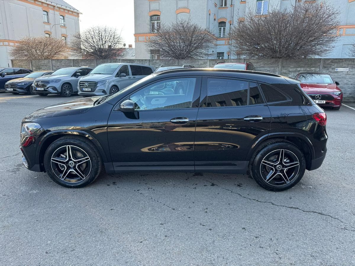 Mercedes-Benz GLA - 4