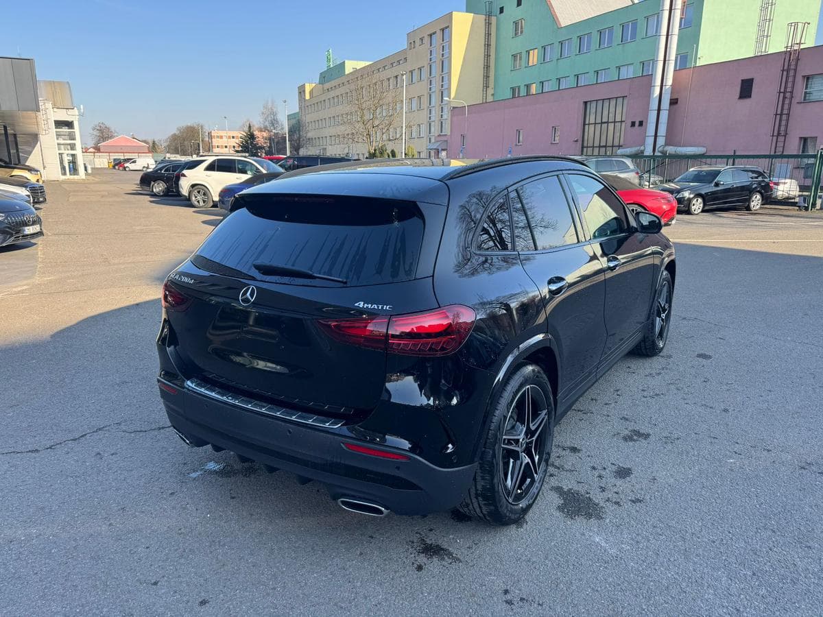 Mercedes-Benz GLA - 7