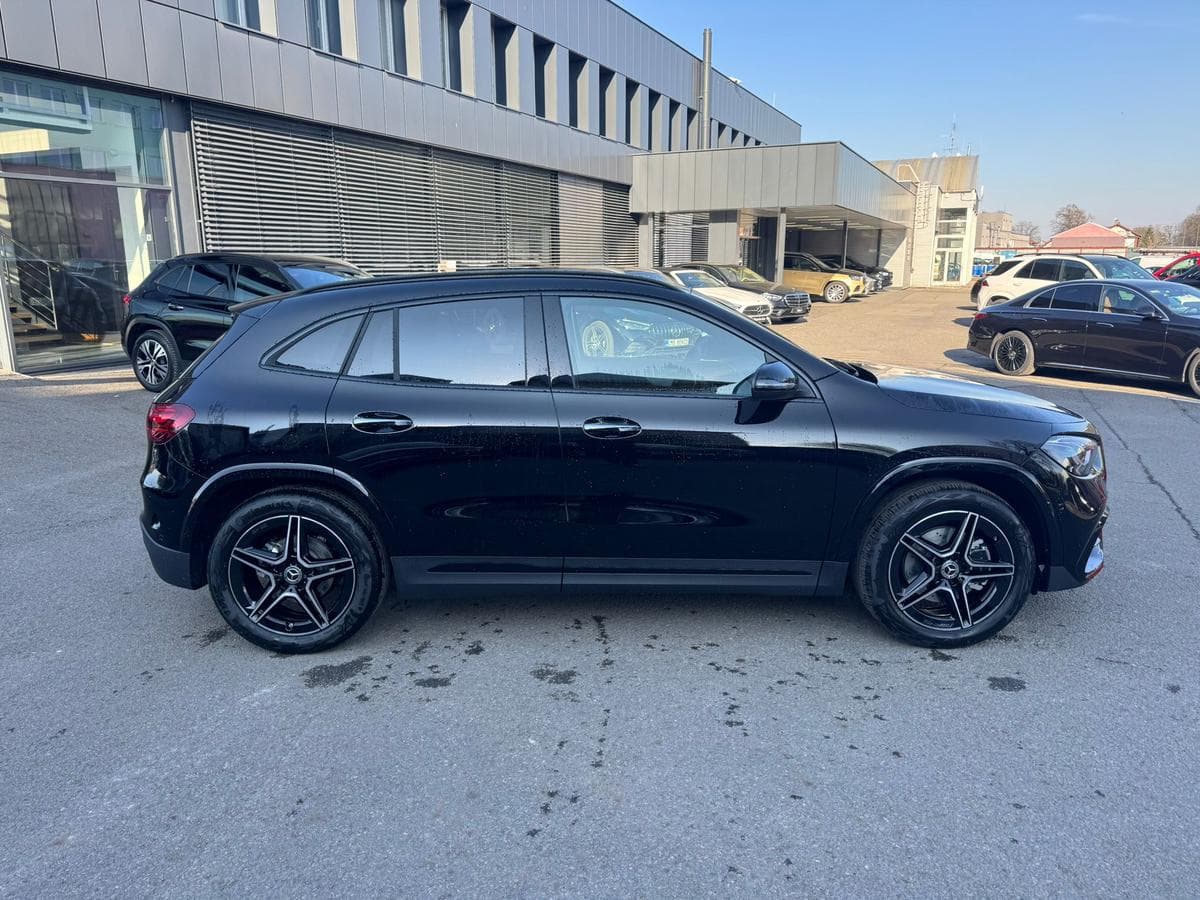 Mercedes-Benz GLA - 8
