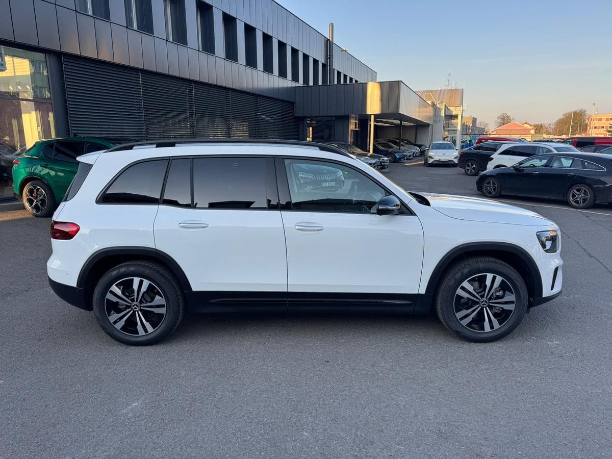 Mercedes-Benz GLB - 8