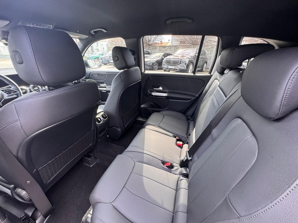Mercedes-Benz GLB - 12