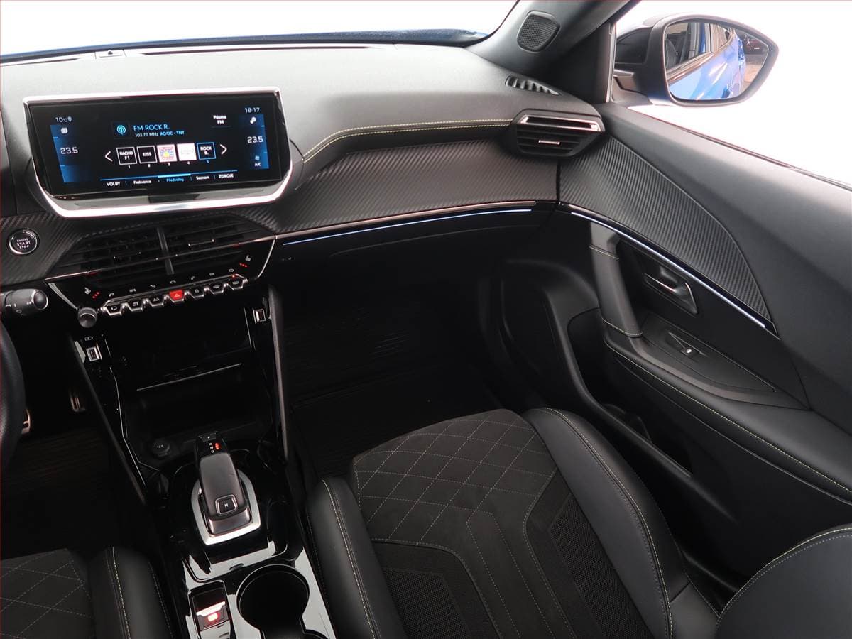 Peugeot 2008 - 8