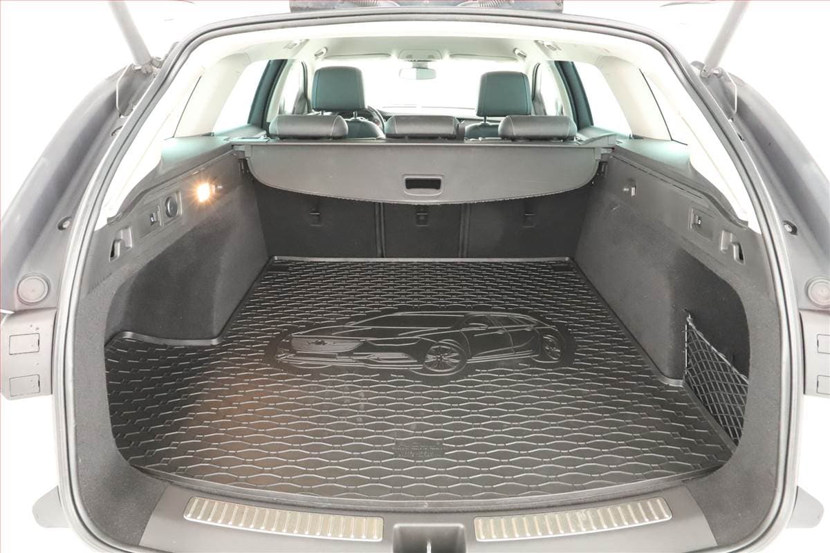 Opel INSIGNIA - 11