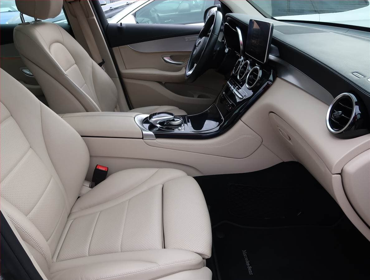 Mercedes-Benz GLC - 9