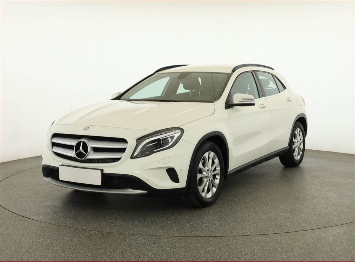Mercedes-Benz GLA - 2