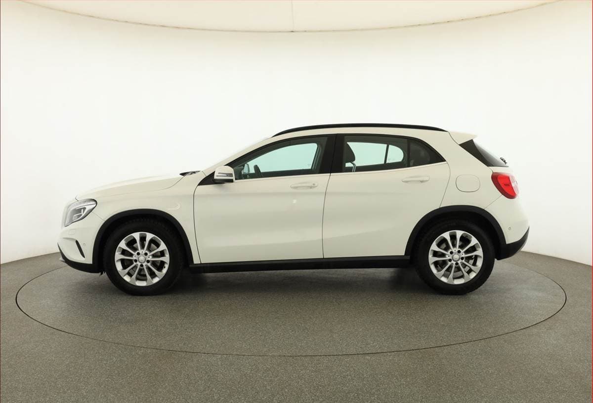 Mercedes-Benz GLA - 3