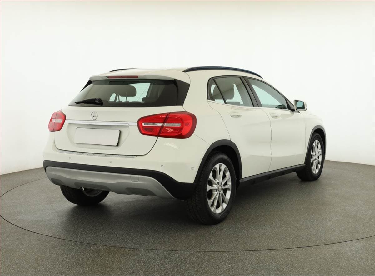 Mercedes-Benz GLA - 5