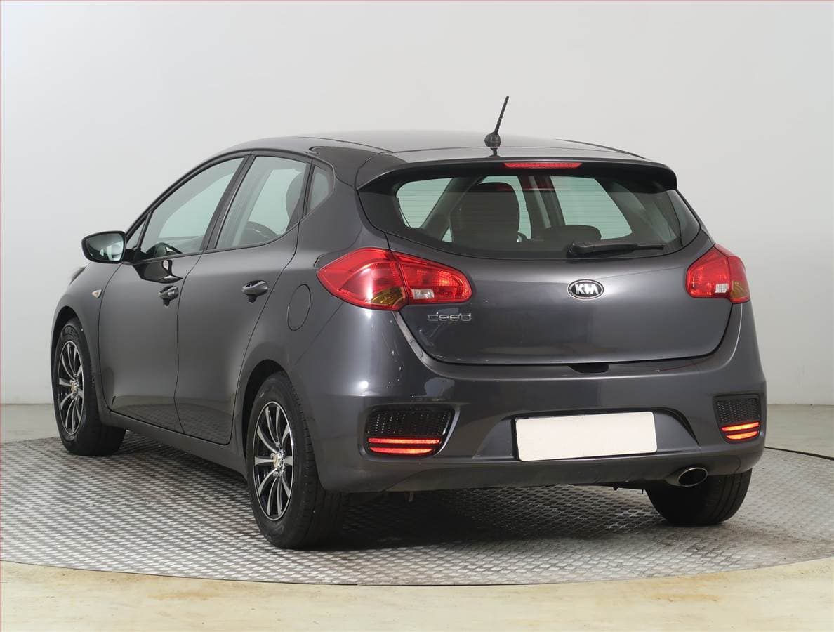 Kia Cee'd - 4