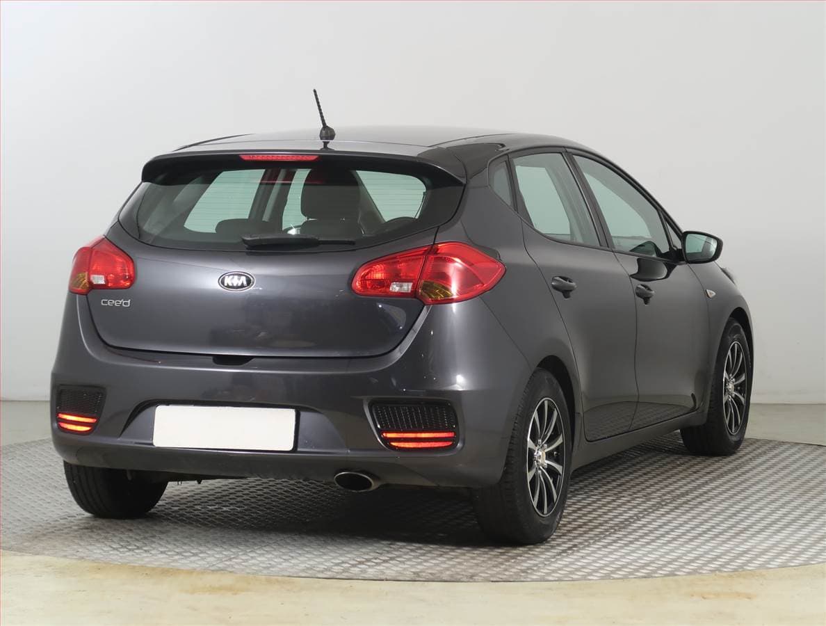Kia Cee'd - 5