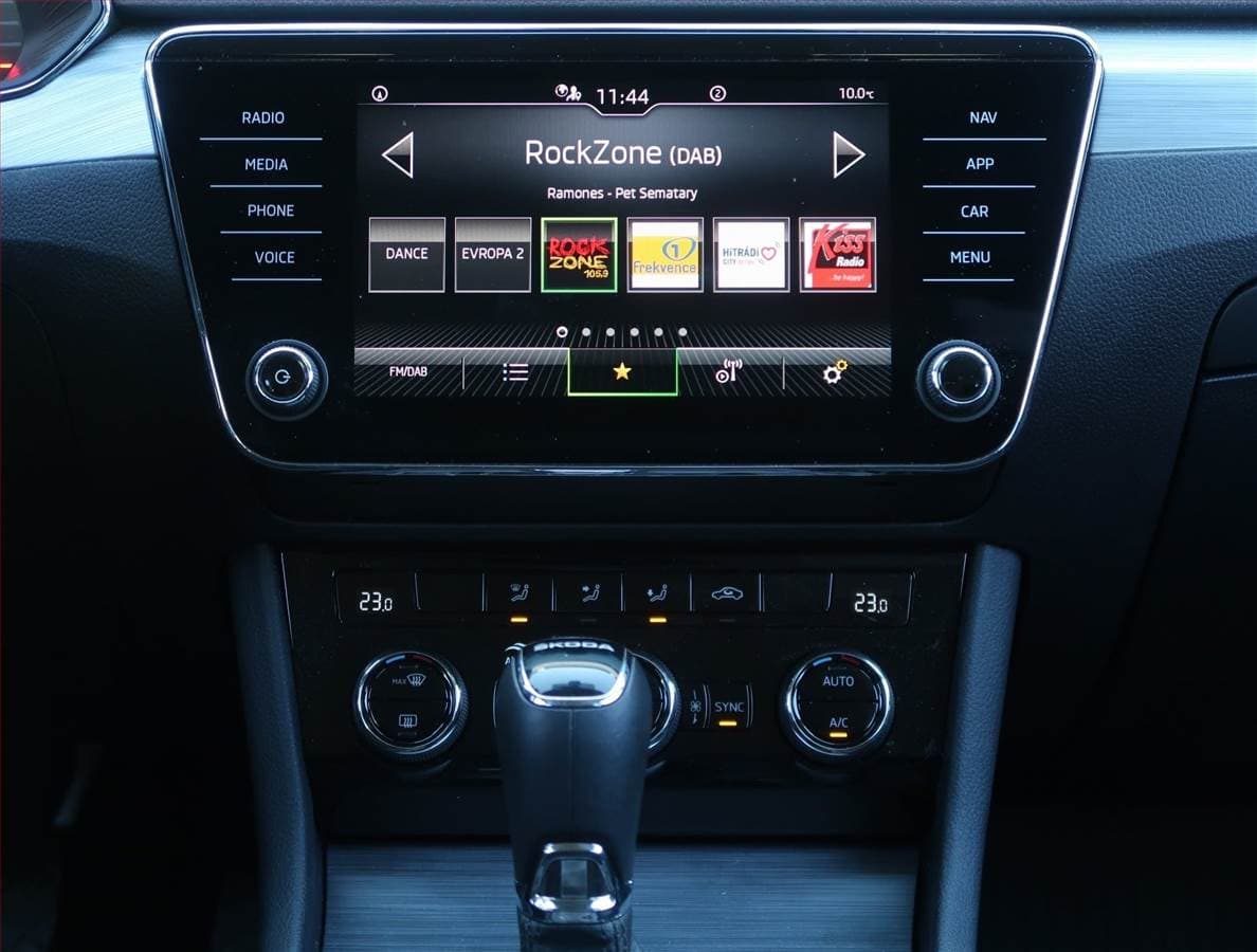Škoda SUPERB - 12
