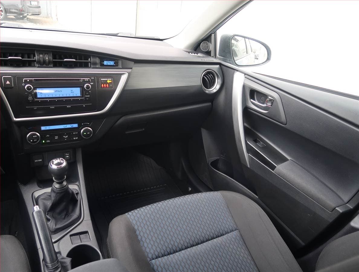 Toyota AURIS - 8