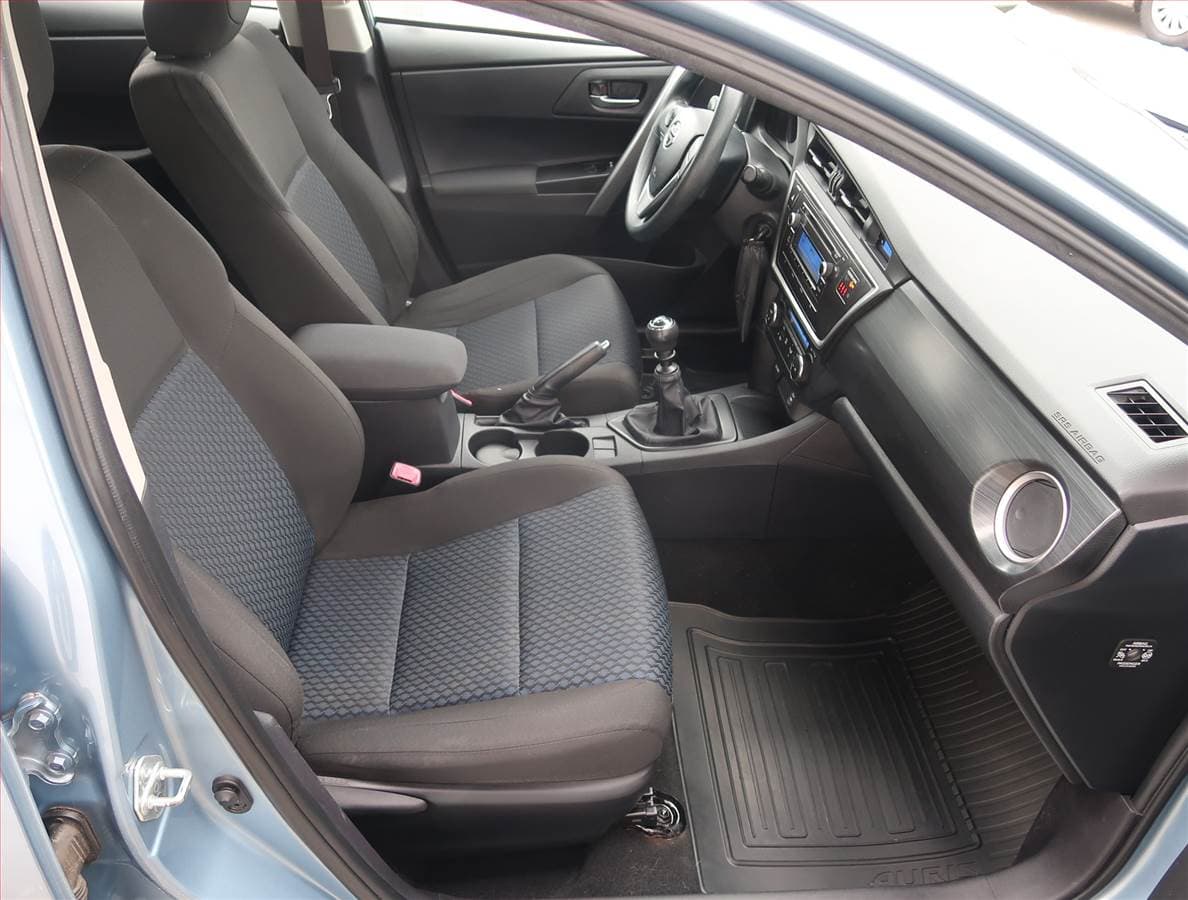 Toyota AURIS - 9