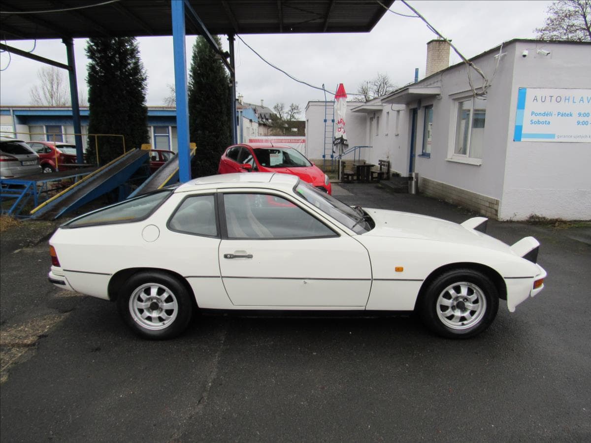 1980 Porsche 924 - 8