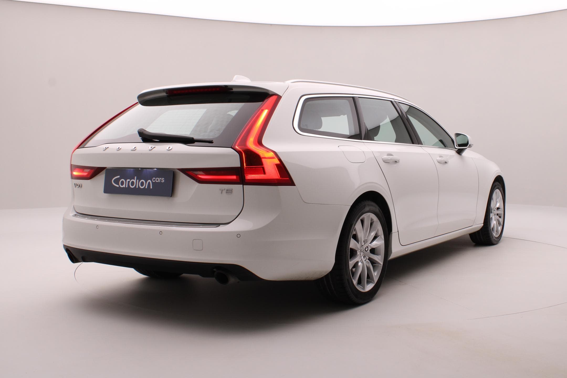 2017 Volvo V90 - 12