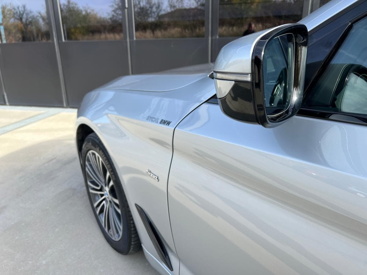 2017 BMW 5-Series - 11